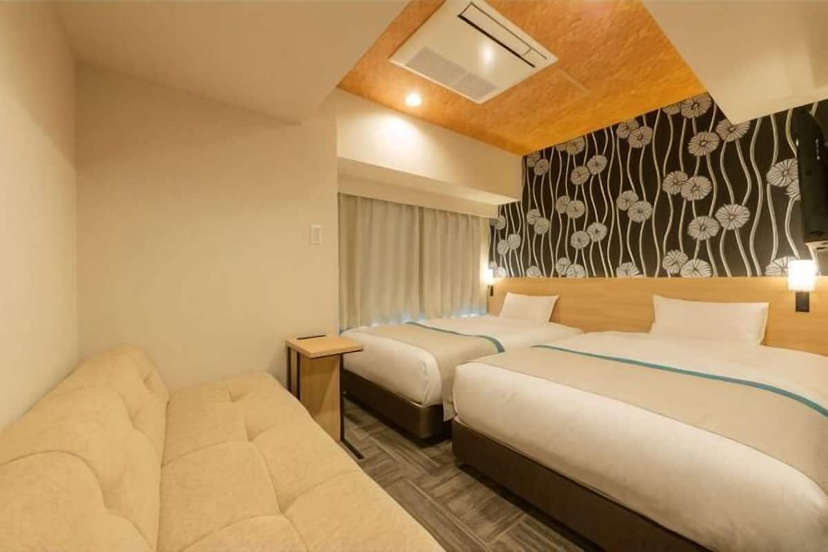 Verdunkelungsvorhänge, schallisolierte Zimmer, Bügeleisen/Bügelbrett