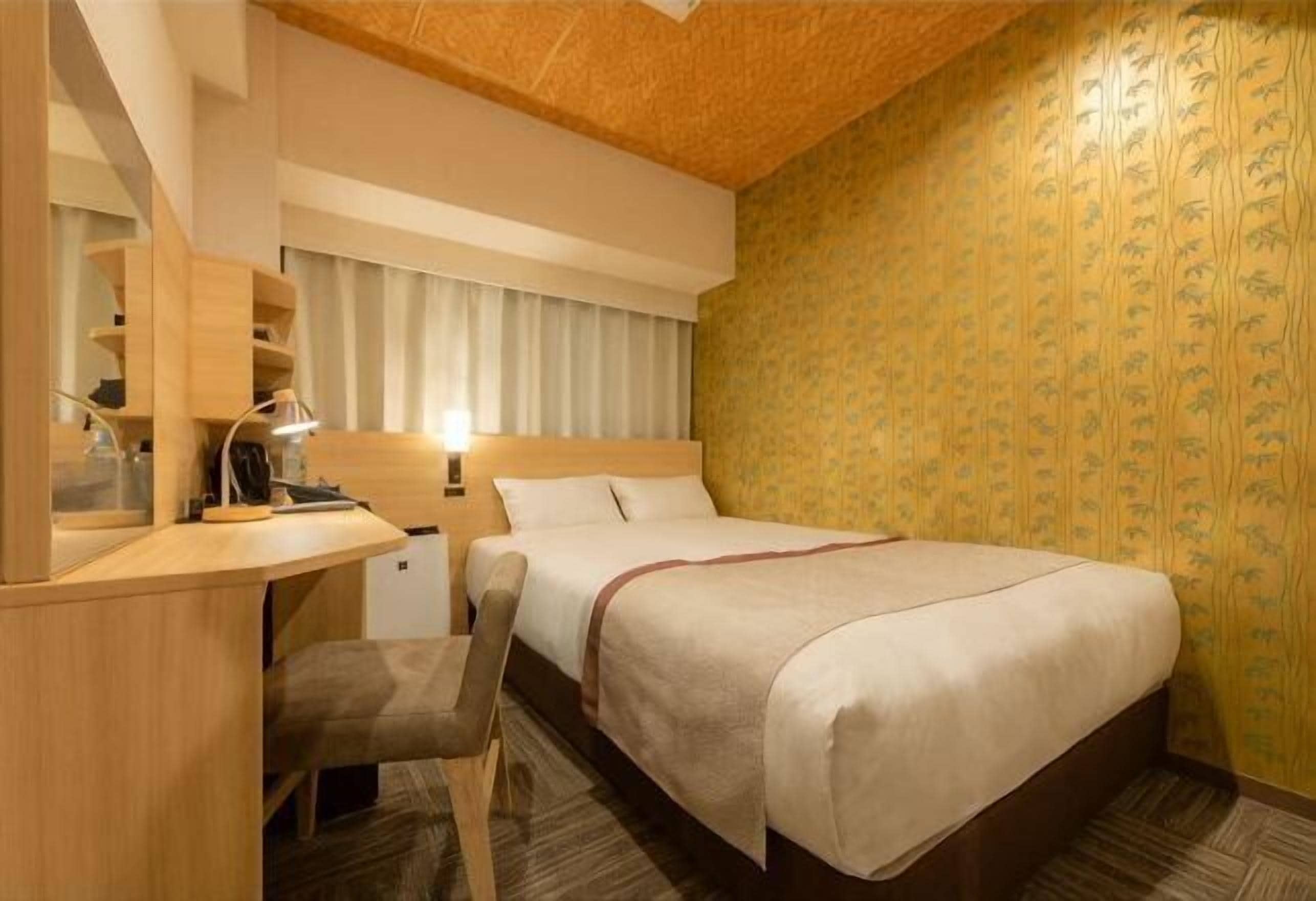 Blackout curtains, soundproofing, iron/ironing board, free WiFi