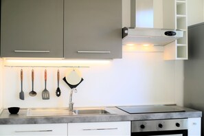 Kühlschrank, Ofen, Herdplatte, Geschirrspüler