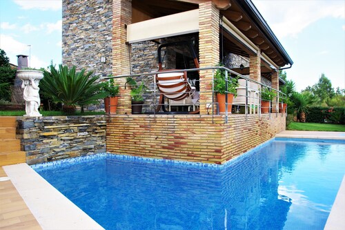 newly built house luxury finishes 3 floors 145 meters and pool