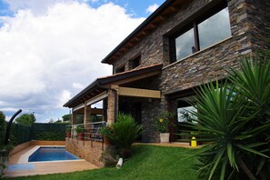 Outdoor pool - newly built house luxury finishes 3 floors 145 meters and pool (Santa Cristina d'Aro)