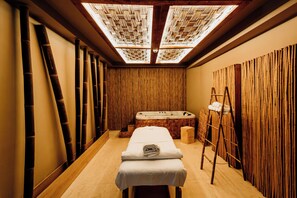 Couples treatment rooms, manicures and pedicures - Cavo Zoe Seaside Hotel (Paralimni)