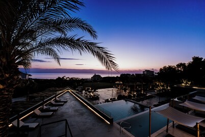 Cavo Zoe Seaside Hotel