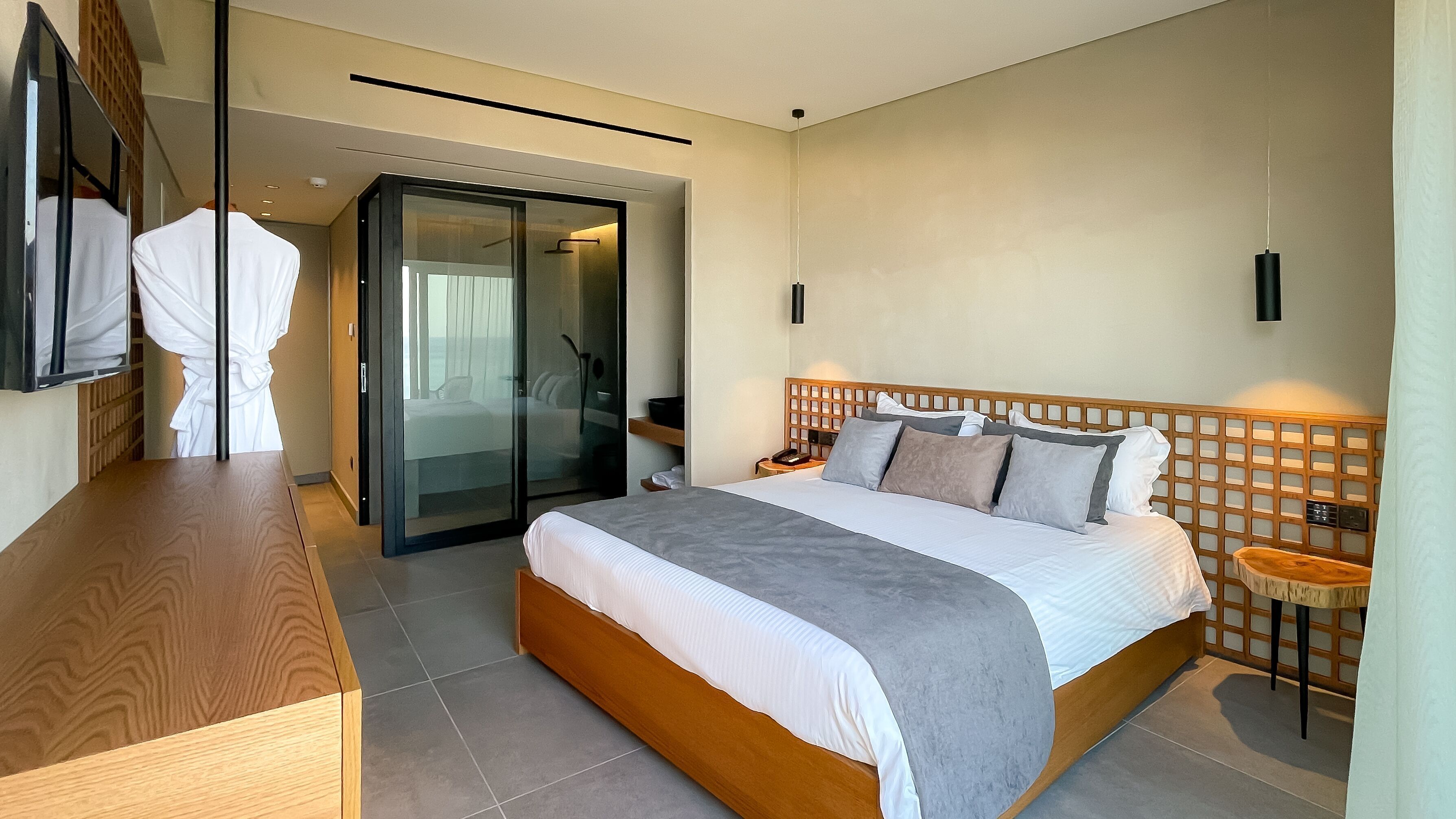 Hypo-allergenic bedding, in-room safe, desk, soundproofing