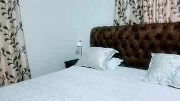 Family Bungalow (6 pax) | 4 bedrooms, iron/ironing board, free WiFi, bed sheets