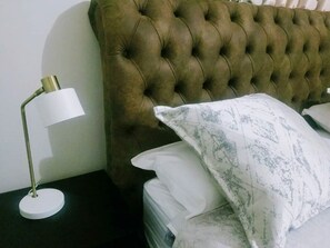 4 kamar tidur, setrika/meja setrika, Wi-Fi gratis, dan seprai linen