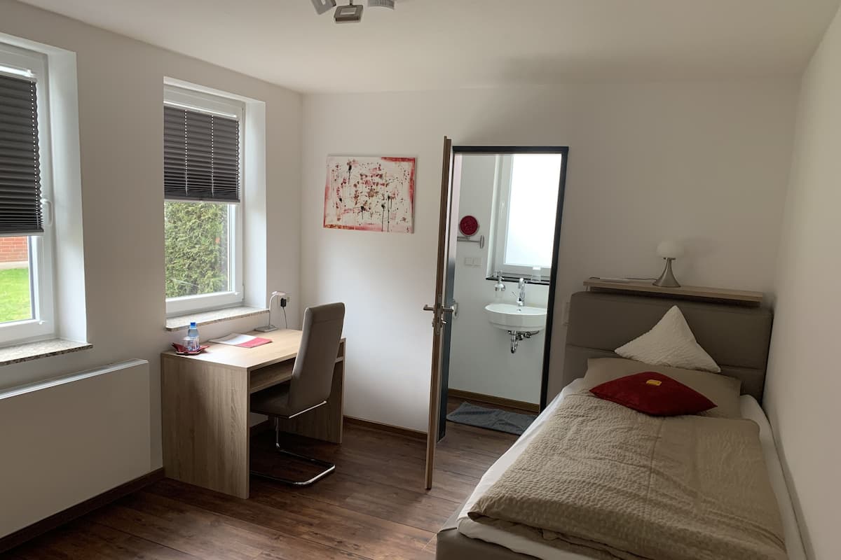 Enkelrum | Sängtillbehör av högsta kvalitet, memory foam-madrasser och skrivbord