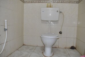 Shower, hydromassage showerhead, towels, soap