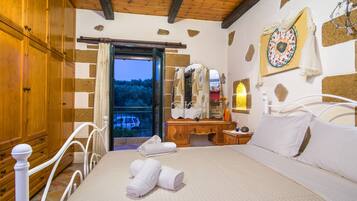 Vila tradicional, 4 quartos | 4 quartos, cofres nos quartos, espaço de trabalho para notebook