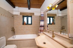 Traditional Villa, 4 Bedrooms | Bathroom