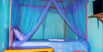 Single Room | Desk, laptop workspace, WiFi (free), bed sheets