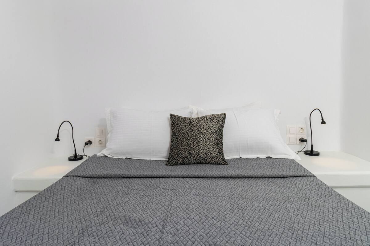 1 bedroom, Egyptian cotton sheets, premium bedding, in-room safe