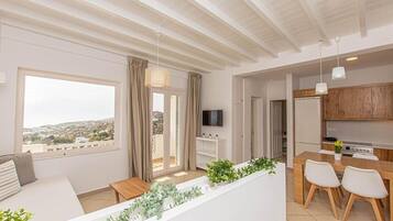 Family Studio Suite | Egyptian cotton sheets, premium bedding, in-room safe