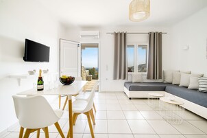 Apartamento panorámico | Zona de estar | Una televisión de pantalla plana