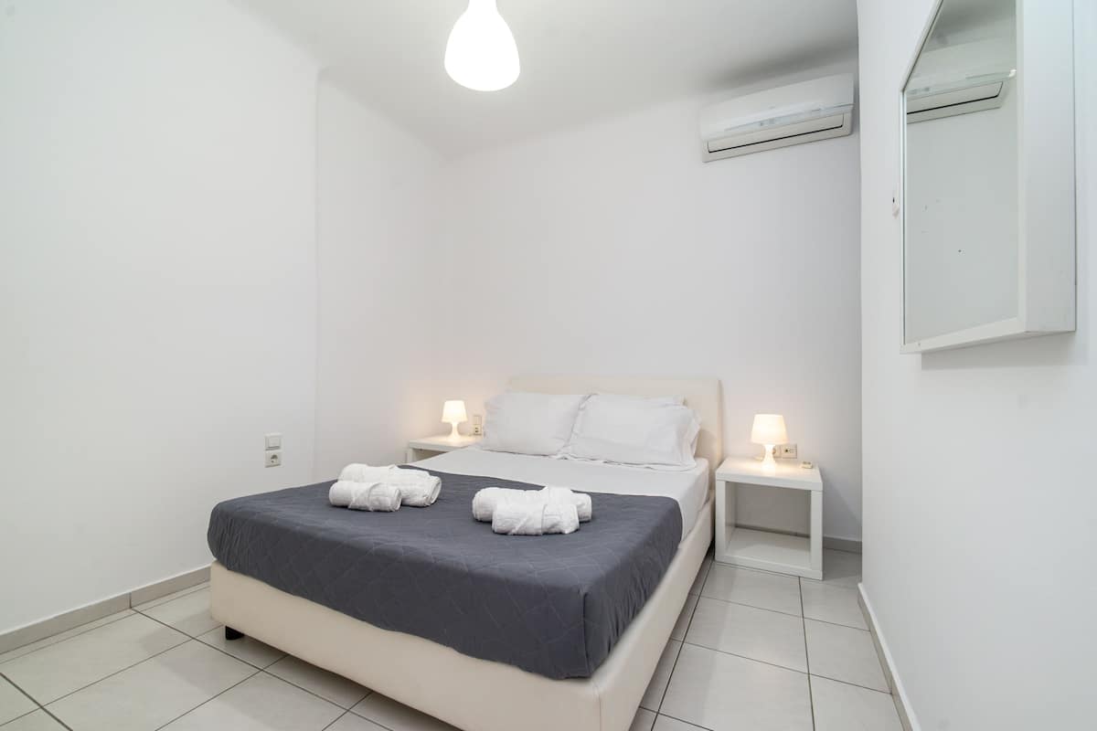 1 bedroom, Egyptian cotton sheets, premium bedding, in-room safe