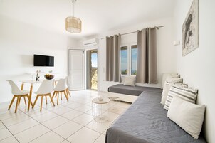 Apartamento panorâmico | Área de estar | TV de tela plana