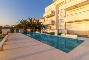 Seasonal outdoor pool - New apartment Lory (Medulin)