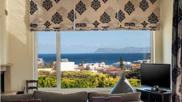 Villa Familiale, 4 chambres | Coin séjour | TV connectée, cheminée, table de tennis de table