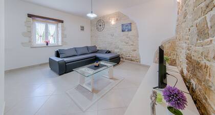 Stone house Furlani with a lovely garden