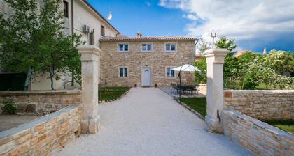 Stone house Furlani with a lovely garden