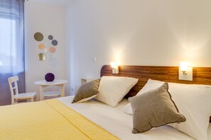 Apartment | 2 bedrooms, desk, iron/ironing board, free WiFi