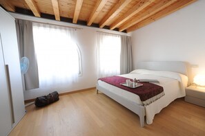 Individuell inredning, unika möbler och strykjärn/strykbräda