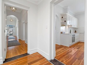 Interior - 'Mattschoss House c1890' Modern Farm House - Central location (Nuriootpa)