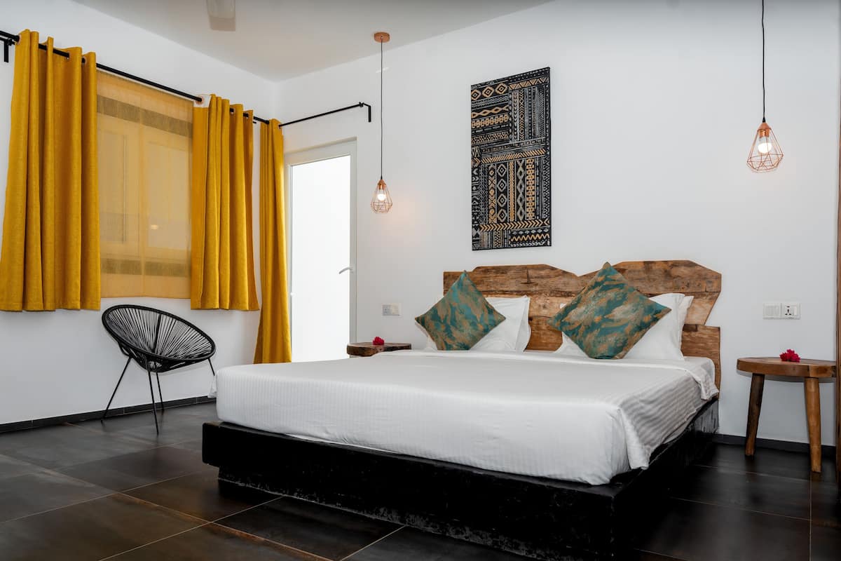 Kamar Deluks | 1 kamar tidur, seprai premium, brankas, dan meja kerja