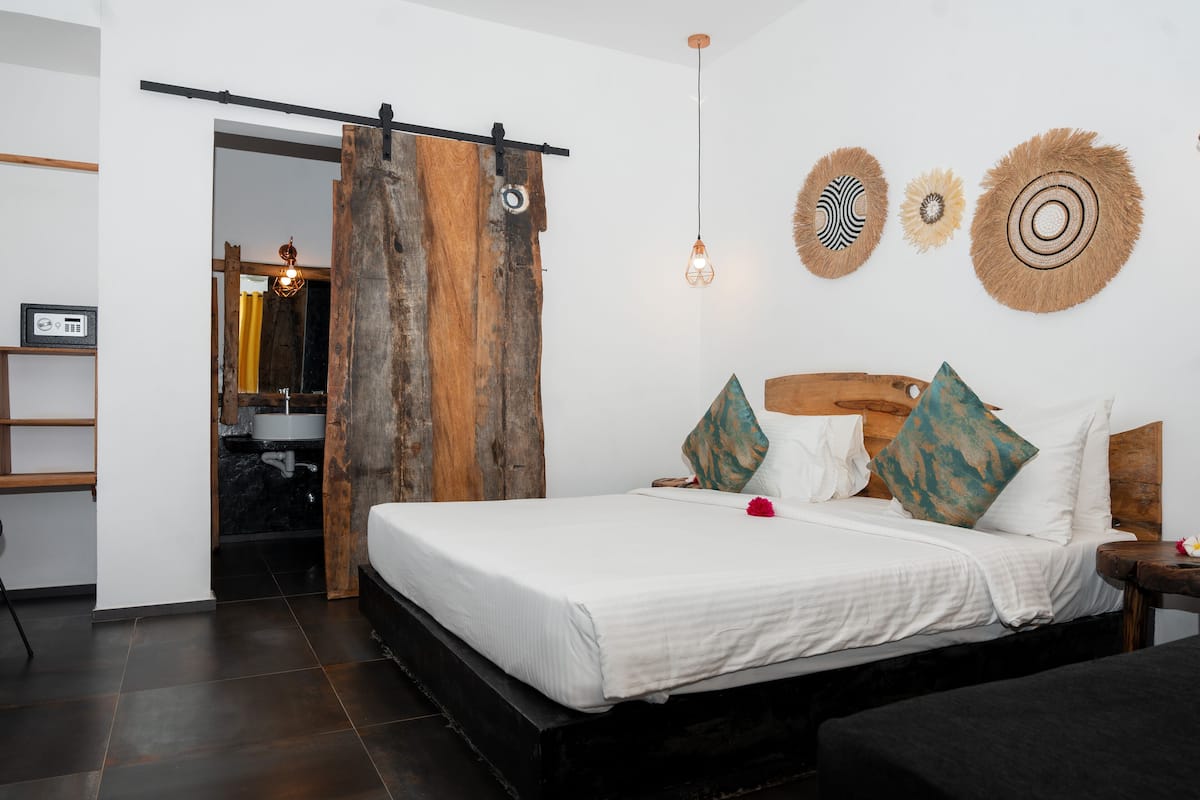 Kamar Deluks | 1 kamar tidur, seprai premium, brankas, dan meja kerja