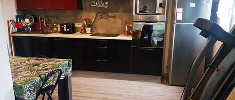 Microwave, dishwasher, coffee/tea maker
