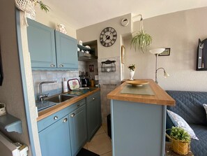 Fridge, microwave, coffee/tea maker, toaster