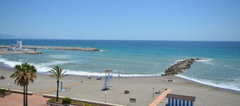 R32 Apartment only 50 meters from the beach!