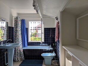 Bathroom - Charming 3-Star Beach House, Ideal for Families, with Garden and Parking (Hendaye)