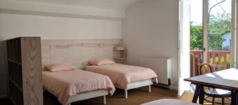 Charming 3-Star Beach House, Ideal for Families, with Garden and Parking