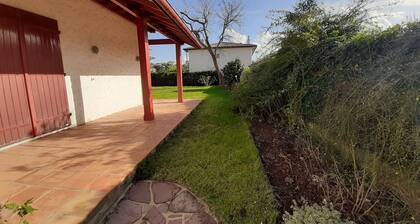 Charming 3-Star Beach House, Ideal for Families, with Garden and Parking