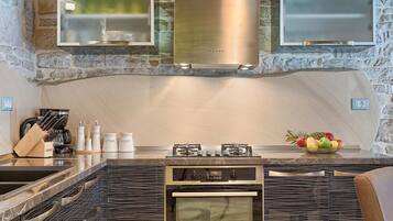 Villa, 5 Bedrooms | Private kitchen | Full-sized fridge, microwave, oven, stovetop