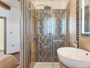 Villa, 5 Schlafzimmer | Badezimmer | Dusche, Haartrockner, Handtücher, Seife