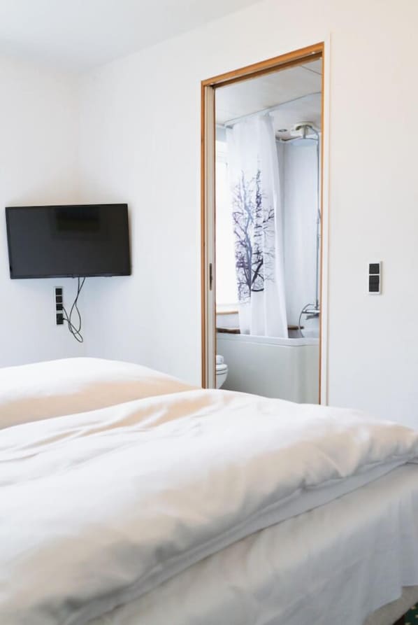 Lille dobbeltværelse | Roupas de cama premium, edredons de pluma, camas com colchões pillow-top