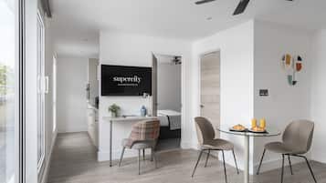 1Bedroom Penthouse City View and Terrace | Egyptian cotton sheets, premium bedding, in-room safe