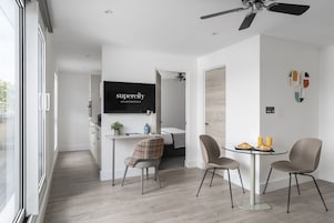1Bedroom Penthouse City View and Terrace | Egyptian cotton sheets, premium bedding, in-room safe