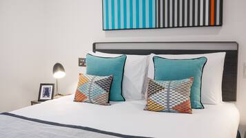 1Bedroom Penthouse City View and Terrace | Egyptian cotton sheets, premium bedding, in-room safe, desk