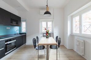 Dining - Roman Residenza : Bright, Quiet, and Modern in the Center of Rome (Roma)