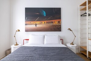 2 bedrooms, in-room safe, desk, iron/ironing board