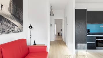 Smart TV, libros y oficina