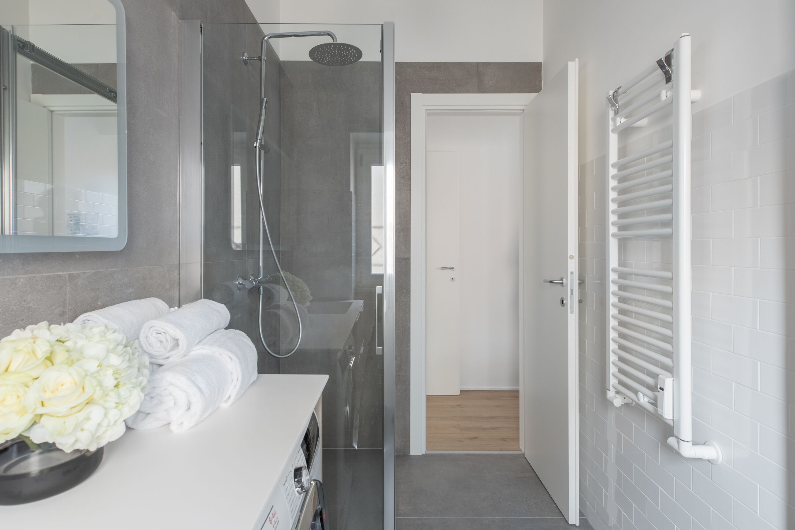 Regadera, amenidades de baño ecológicas, secadora de cabello, bidet 