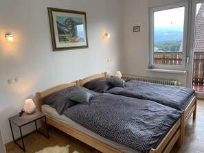 Minibar, bureau, chambres insonorisées, fer et planche à repasser