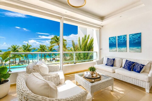 Beachfront | AmazingView| Fast WiFi| Pool| Parking