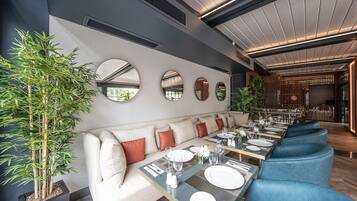 Ze serveren er ontbijt, lunch en diner