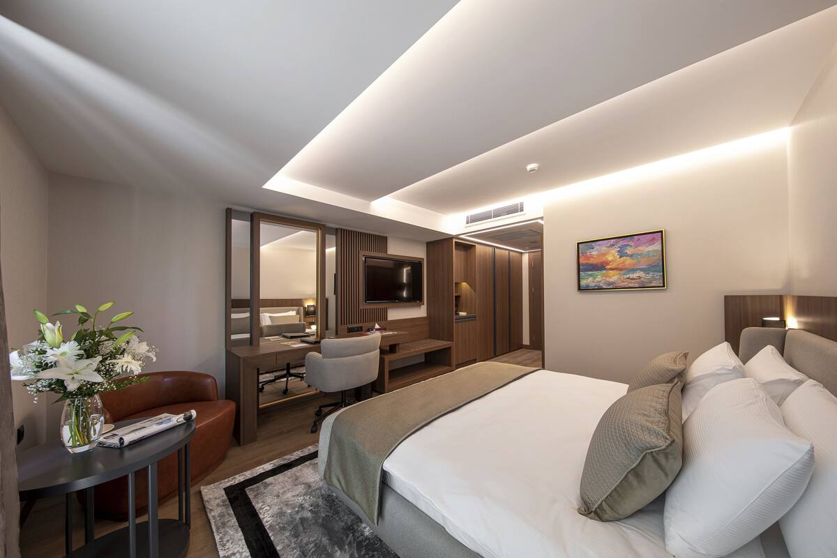 Premium bedding, minibar, in-room safe, desk