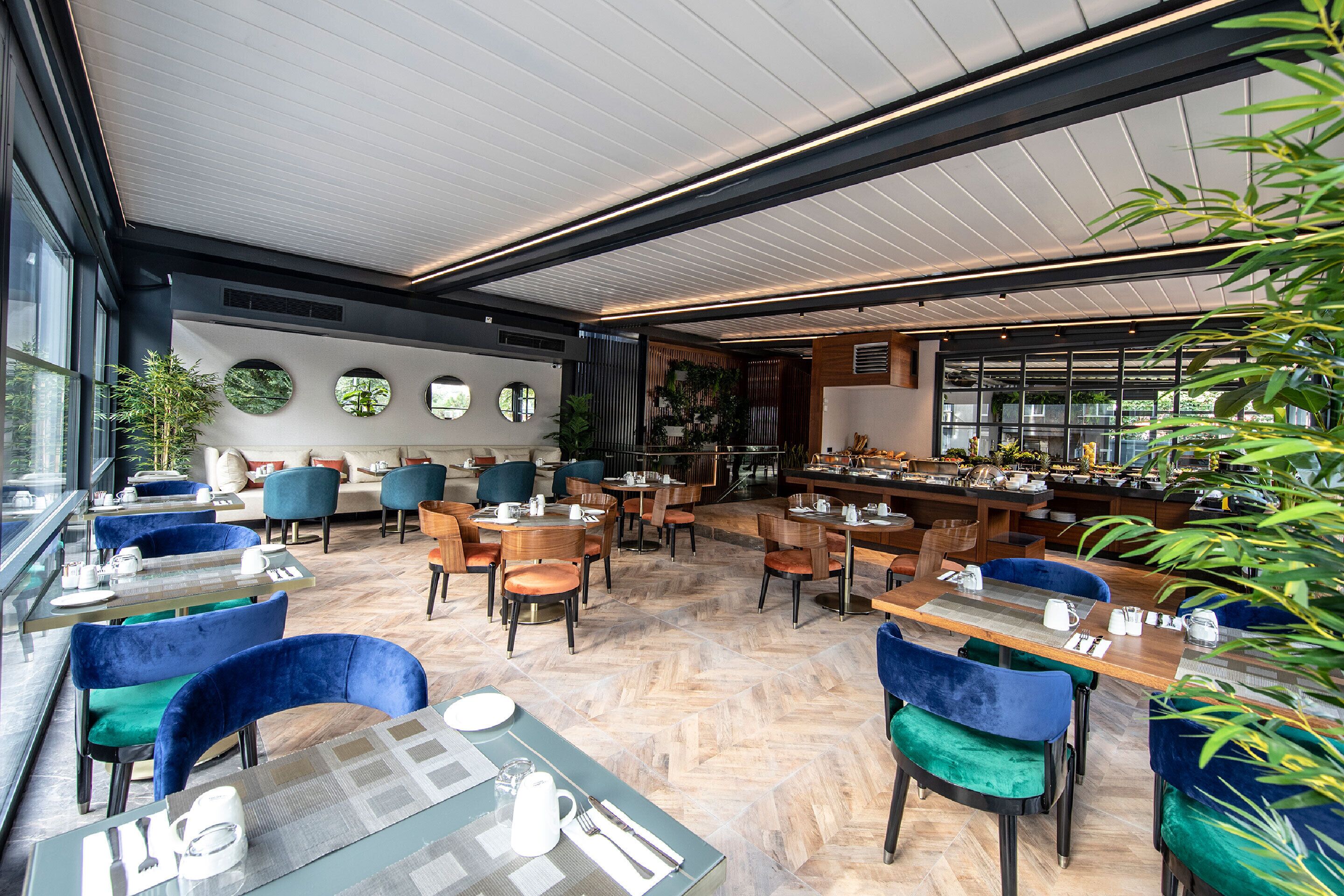 供應早餐、午餐、晚 餐；園景